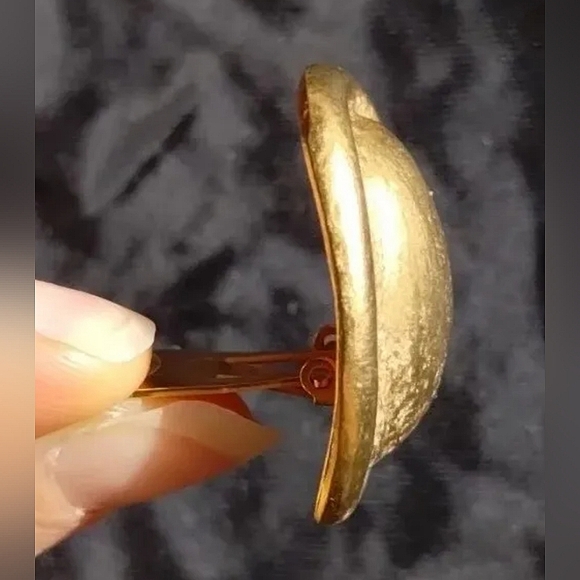 Vintage 90s LES BERNARD matte gold tone SHIELD earrings clip ons modernist glam - Picture 6 of 11